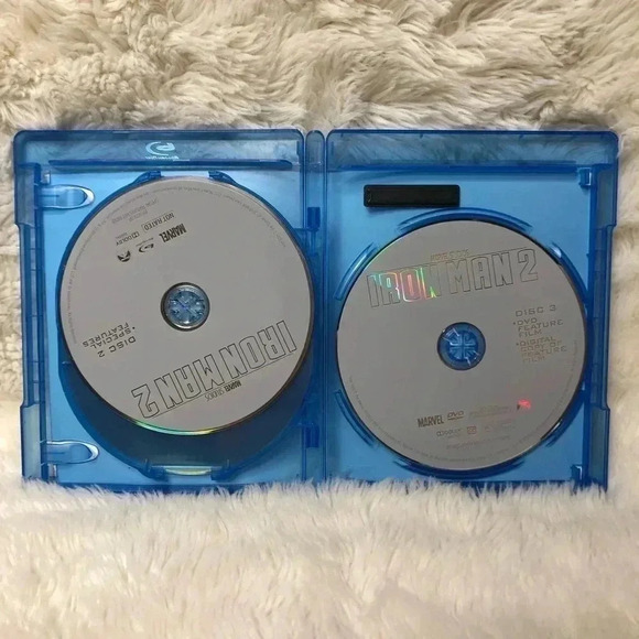 Iron Man  2 Blu-Ray + DVD - Picture 4 of 7